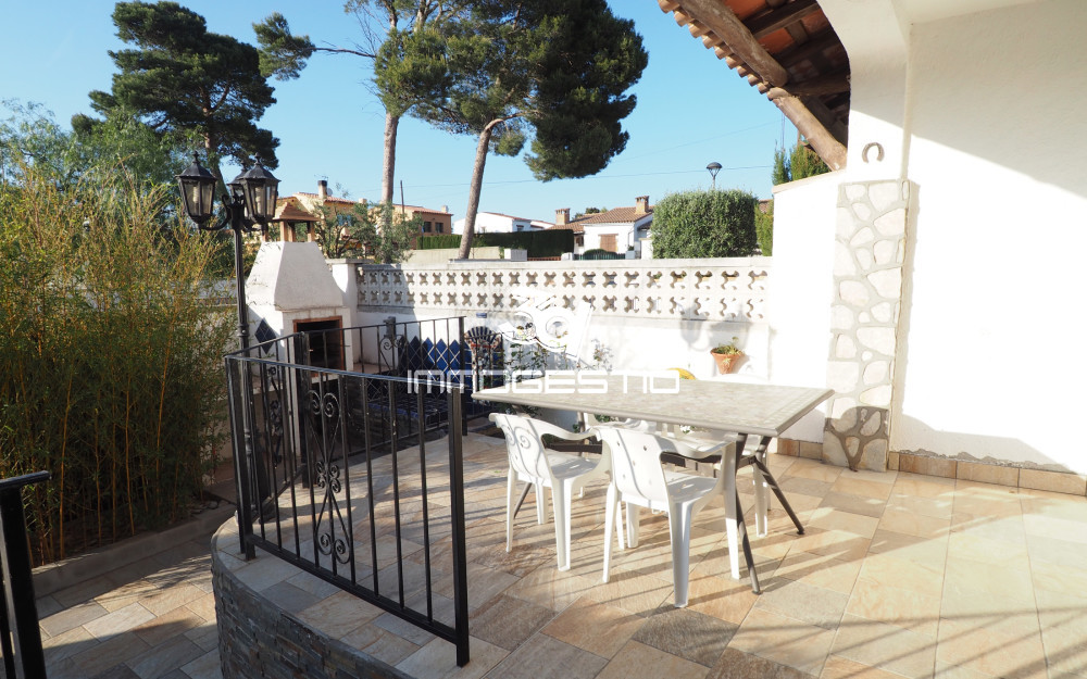 Casa reformada amb jardí