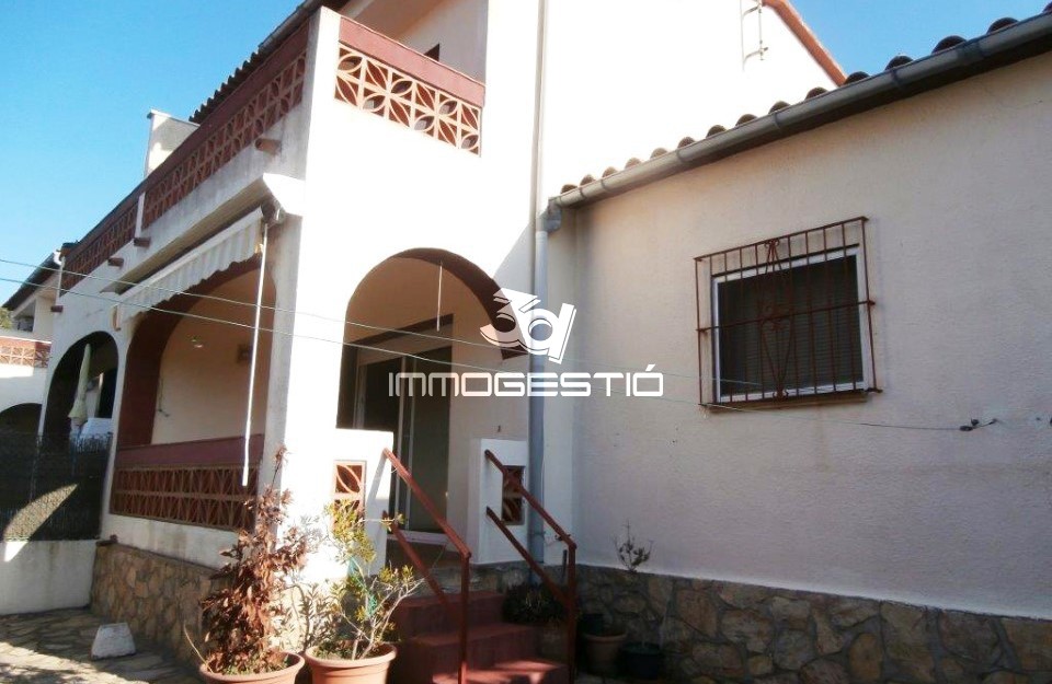 Oportunidad!! Casa con jardín