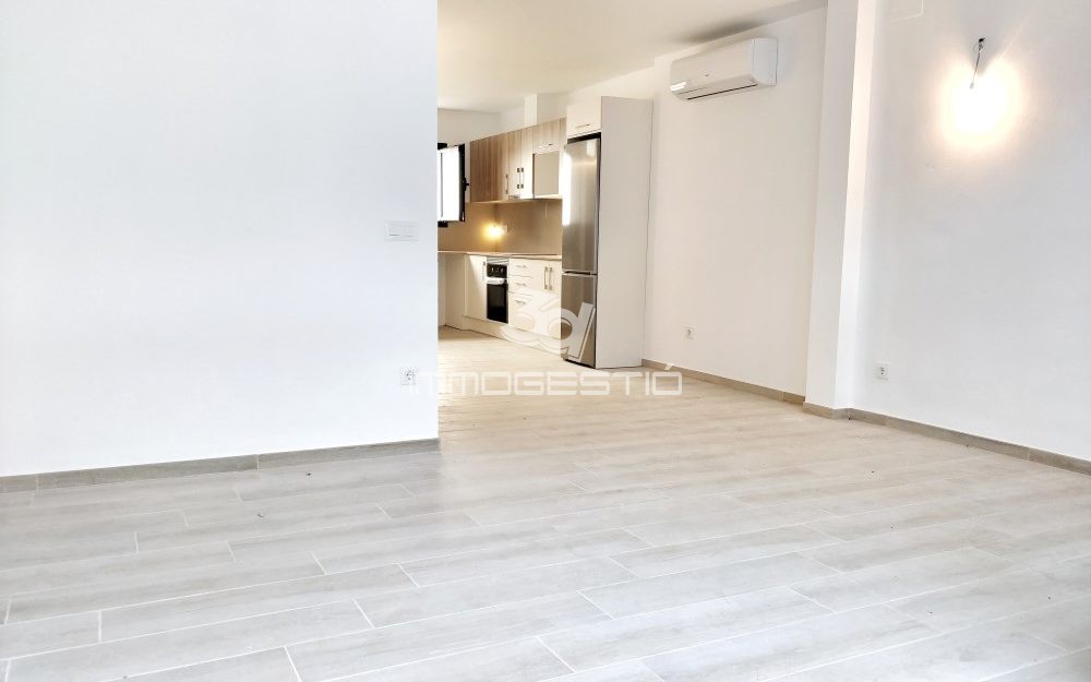 Duplex apartment with patio in the old town of L’Escala