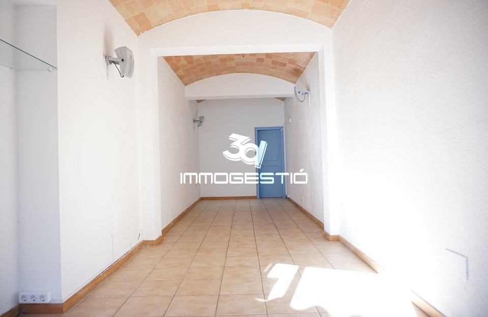 Local comercial al casc antic de L’Escala