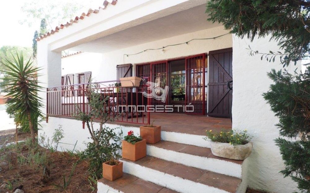 Casa con gran parcela a 250m de la playa