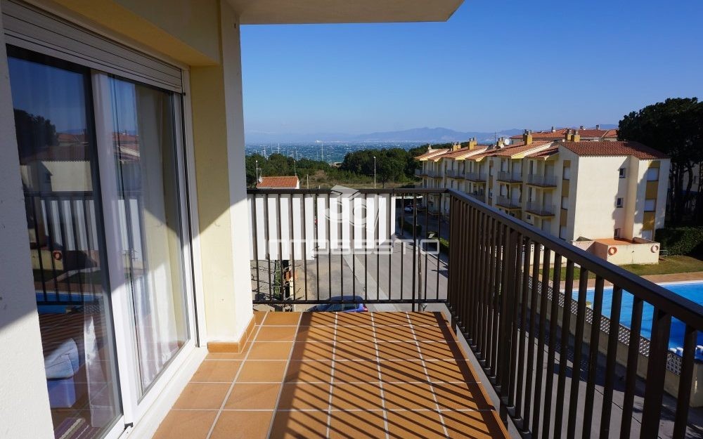 Apartment with terrace and lovely sea views