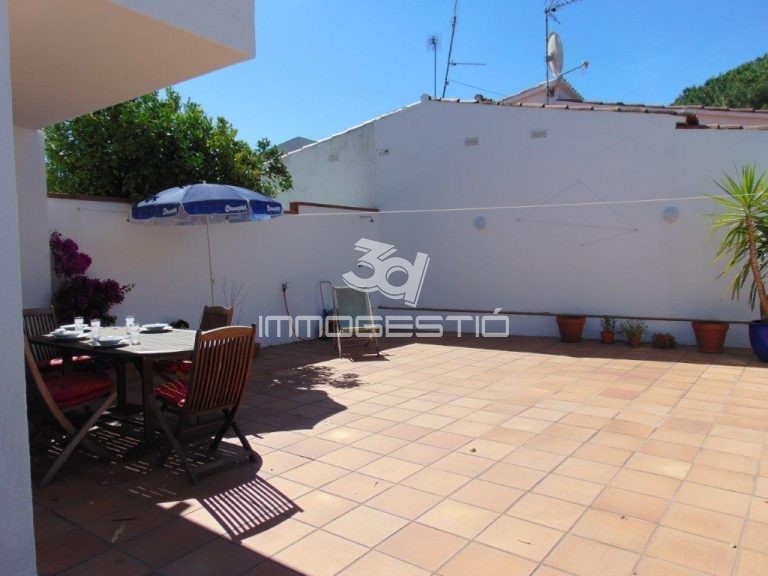 casa-habitaciones-jardin-venta-havbitacions-jardi-venda-maison-house bedroom-sale-chambres-jardin-vente-mar_escala_apartamento_compra_parcela_piso