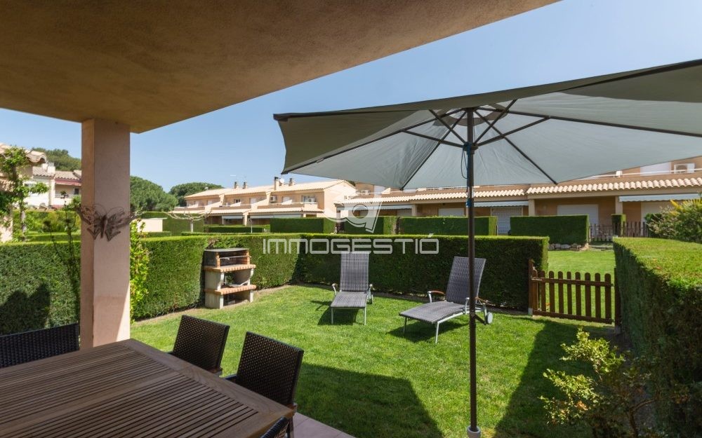 Maison avec jardin privé et piscine communautaire