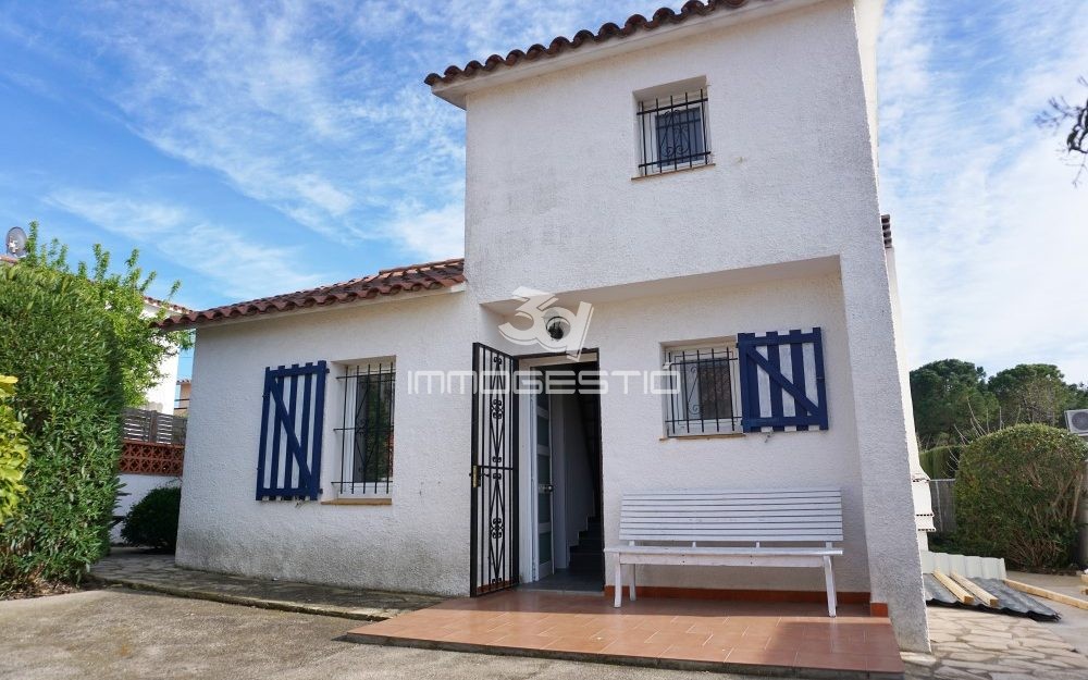 Casa individual amb jardí privat