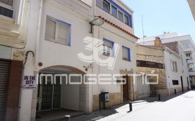 Casa típica de pueblo en el casco antiguo de L’Escala