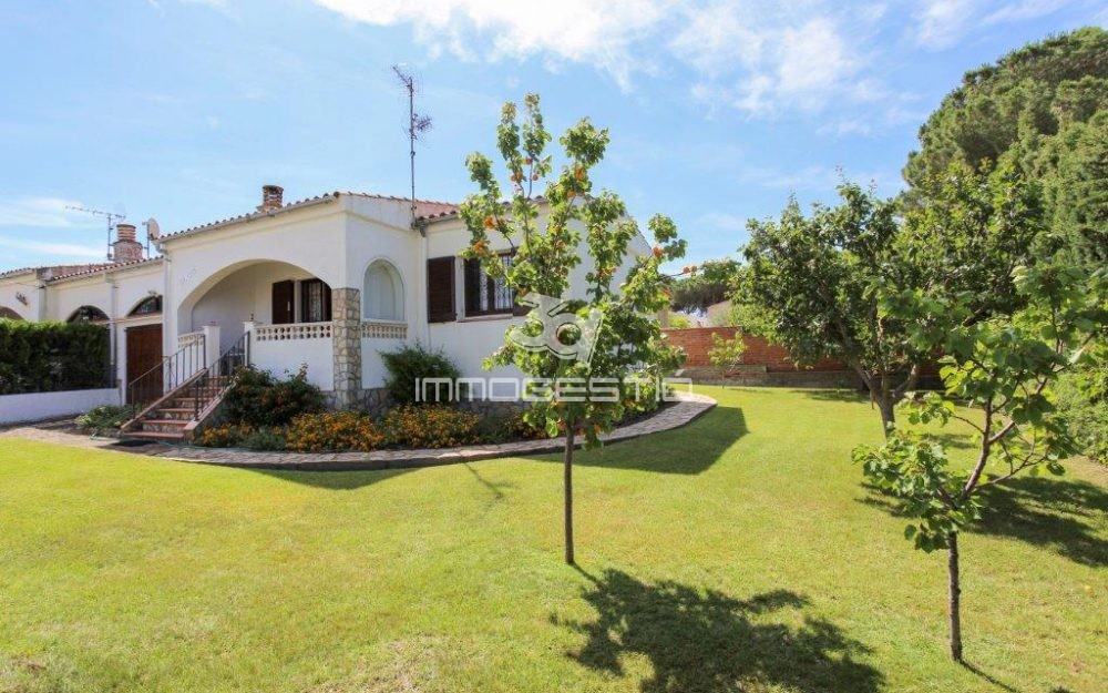 Ground floor villa with garage in L’Escala