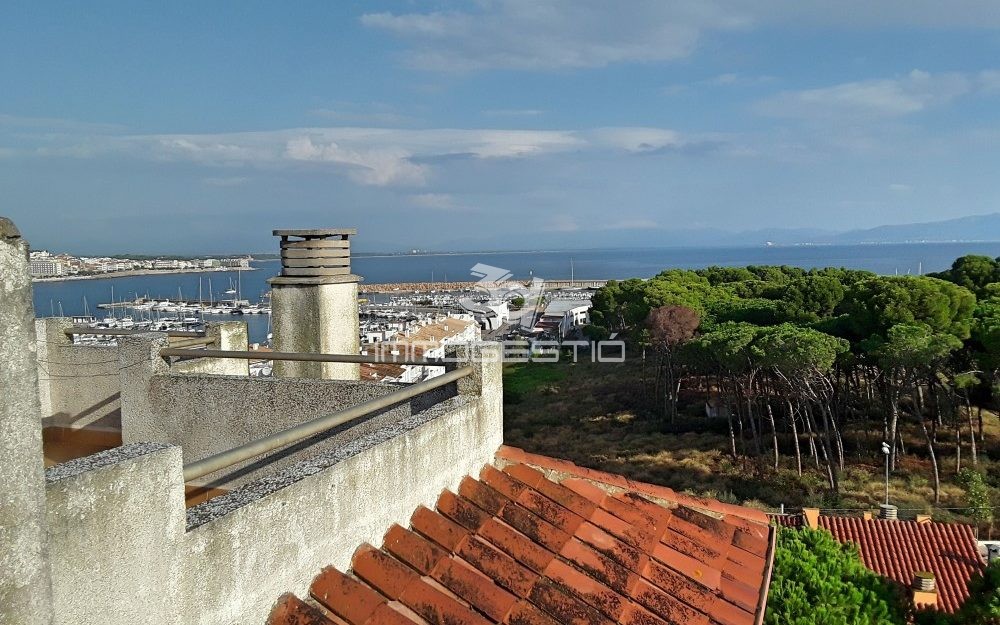 Apartamento ático con gran terraza y vistas al mar