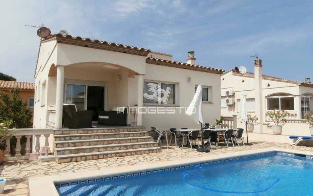 L’ Escala – Detached house with private pool