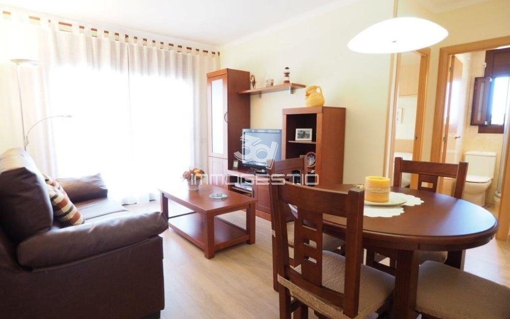 Apartamento renovado con garaje cerca de la playa