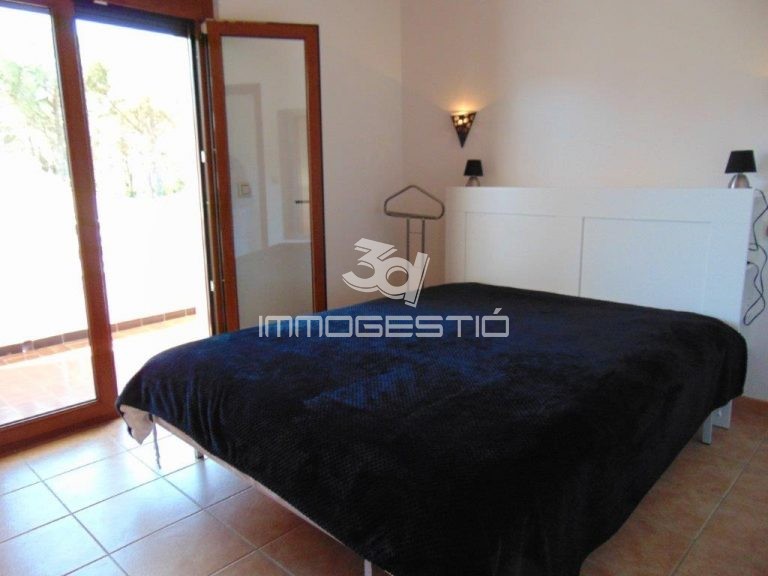 casa-habitaciones-jardin-venta-havbitacions-jardi-venda-maison-house bedroom-sale-chambres-jardin-vente-mar_escala_apartamento_compra_parcela_piso