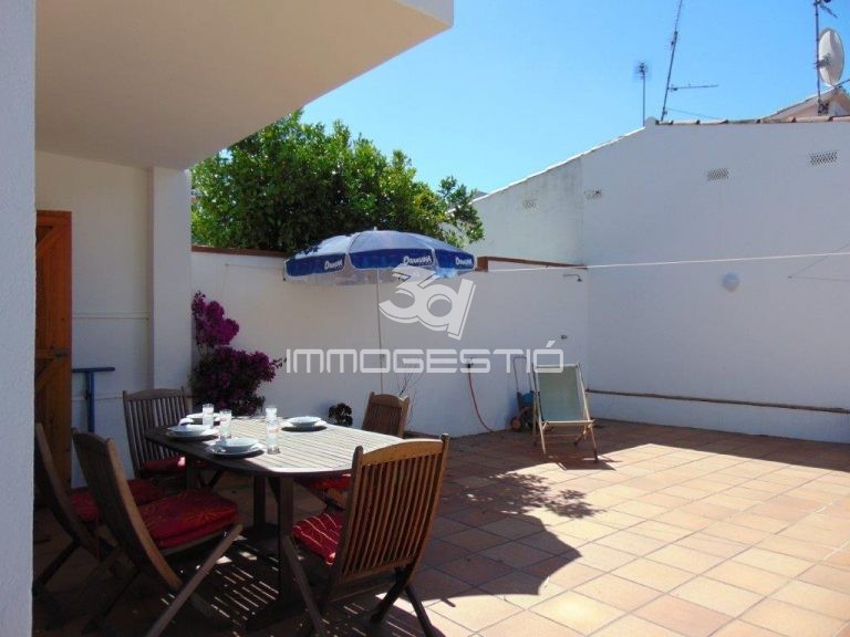 casa-habitaciones-jardin-venta-havbitacions-jardi-venda-maison-house bedroom-sale-chambres-jardin-vente-mar_escala_apartamento_compra_parcela_piso