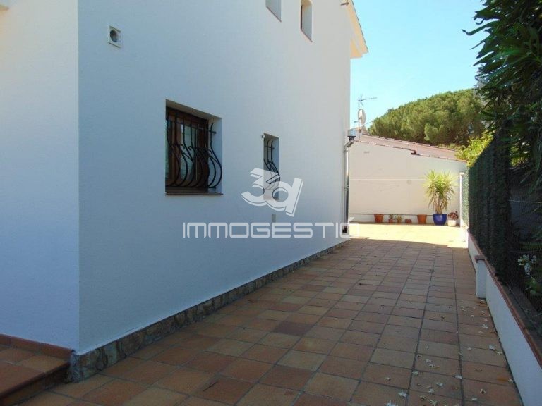 casa-habitaciones-jardin-venta-havbitacions-jardi-venda-maison-house bedroom-sale-chambres-jardin-vente-mar_escala_apartamento_compra_parcela_piso