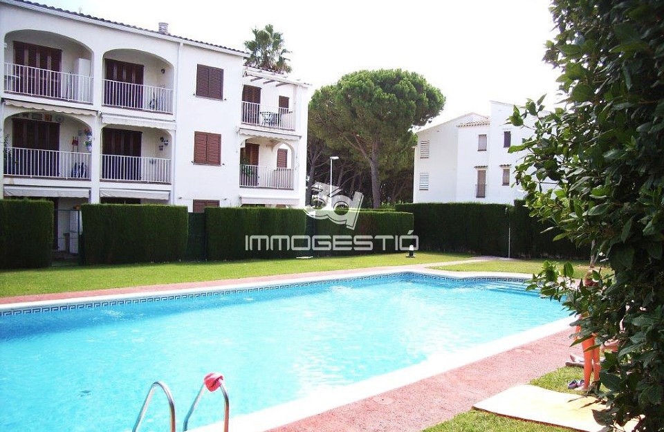 Apartment with private garage