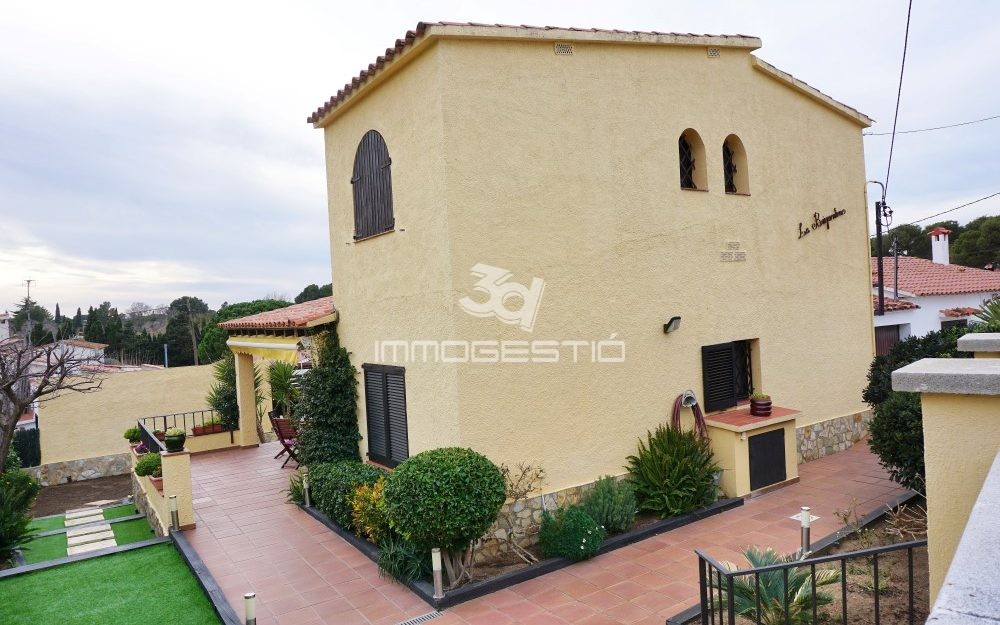 Detached house for sale near the beach in L’Escala