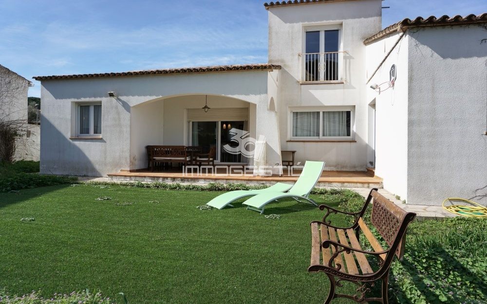 Big property in a 660sqm plot in L’ Escala