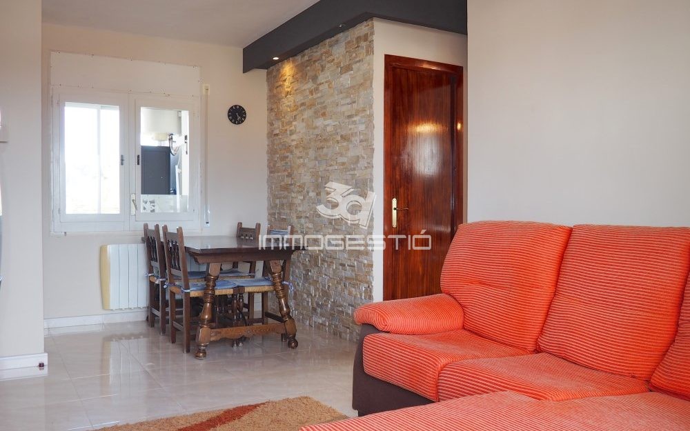 Apartamento reformado y con terraza