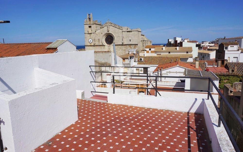 Apartamento con terraza y vistas al mar