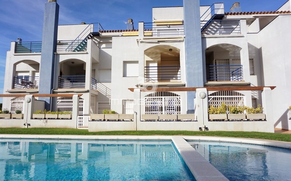 Piso reformado con garaje y piscina