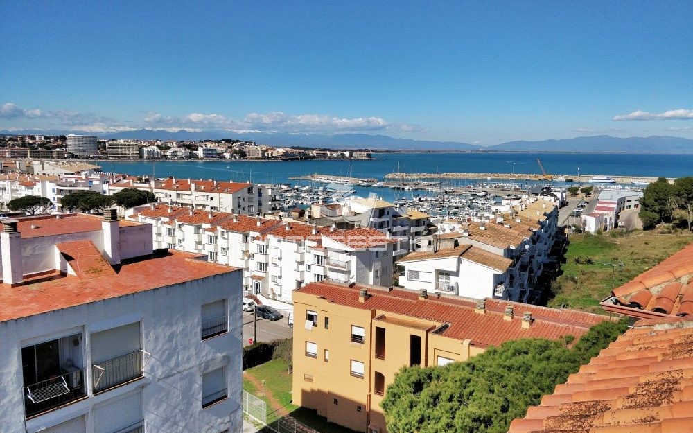 Apartamento con terraza de 29m2 y vistas al mar – No disponible